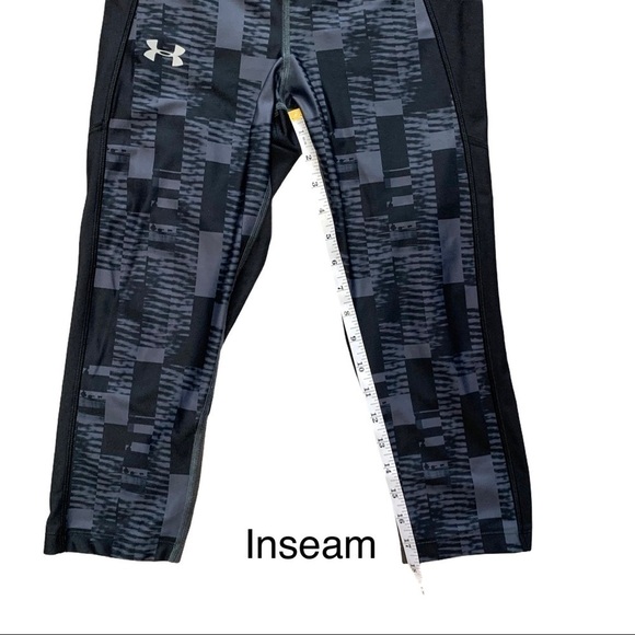Under Armor Heat Gear Compression Cropped Legging - Picture 15 of 17